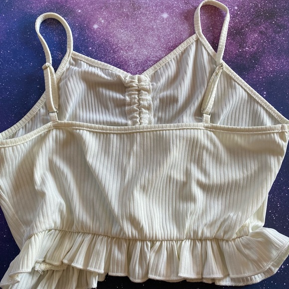 Adorable Ruffled cinched Ribbed Crop top with adjustable straps..  Brand New. - Picture 9 of 11